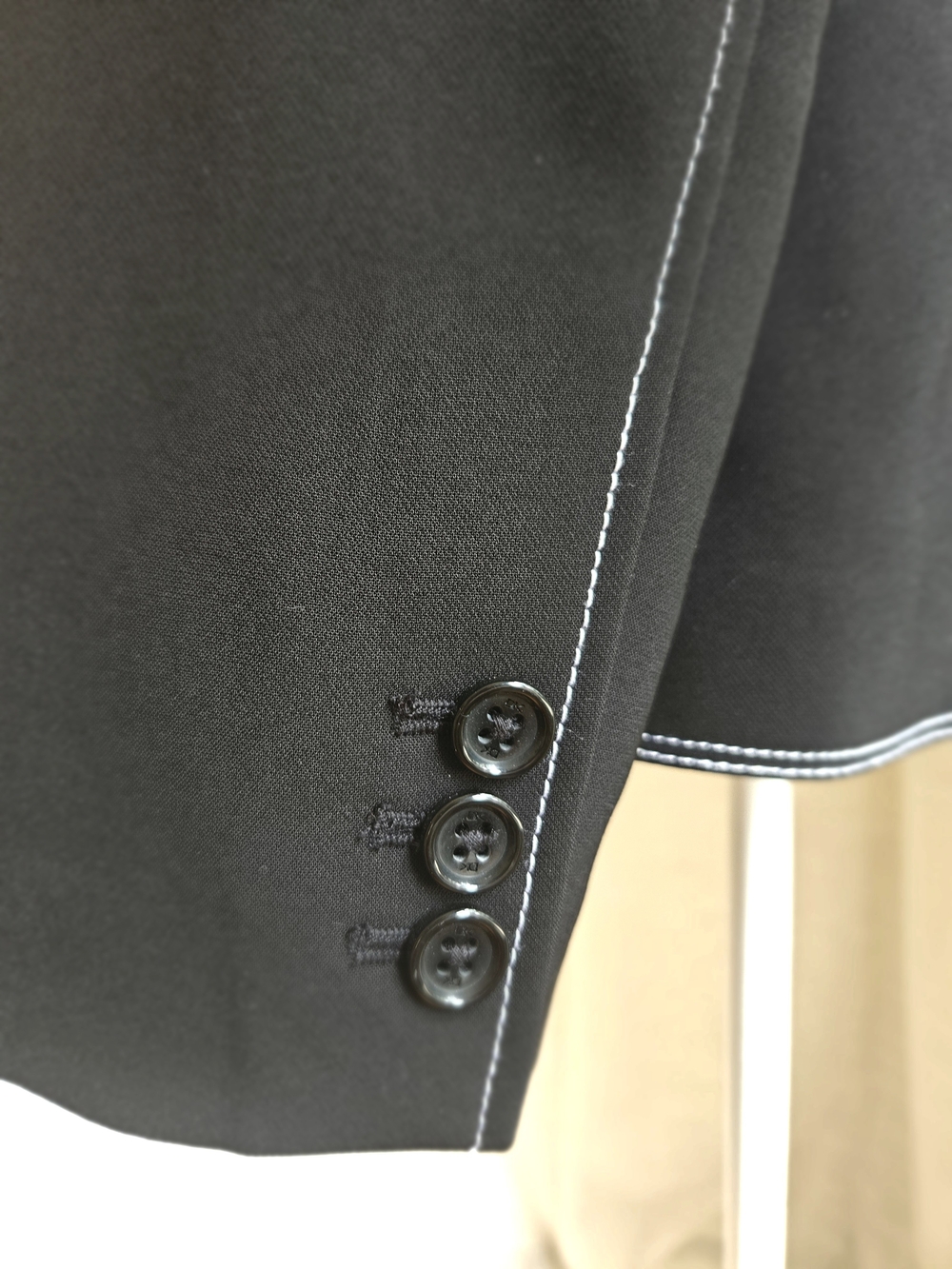 ​Donna Karan New York Women's Double-Breasted Contrast Stitch Blazer - Size L - Picture 7 of 16